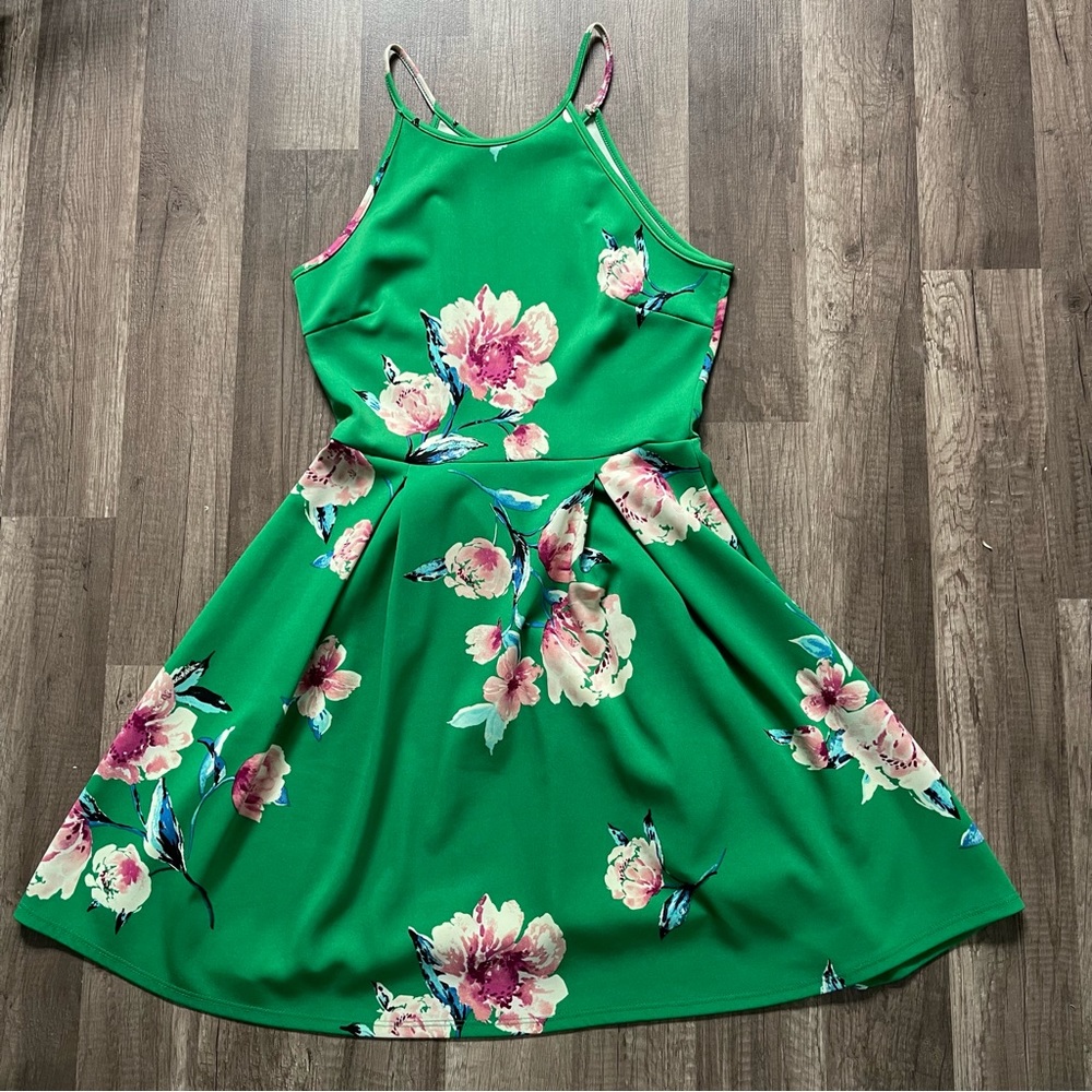✨Host Pick✨Soprano green fit and flow dress
